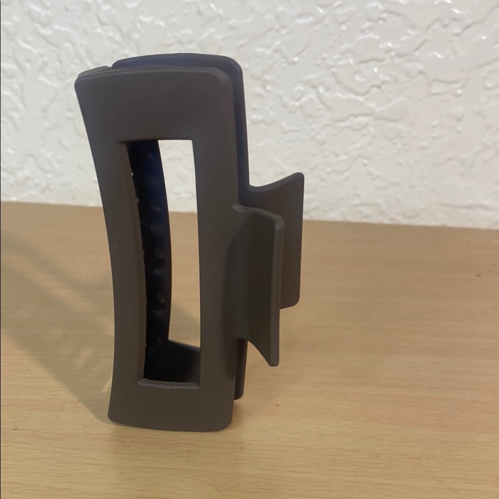 Brown Hair Claw Clip